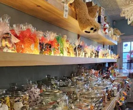 Topiare Candy Shop