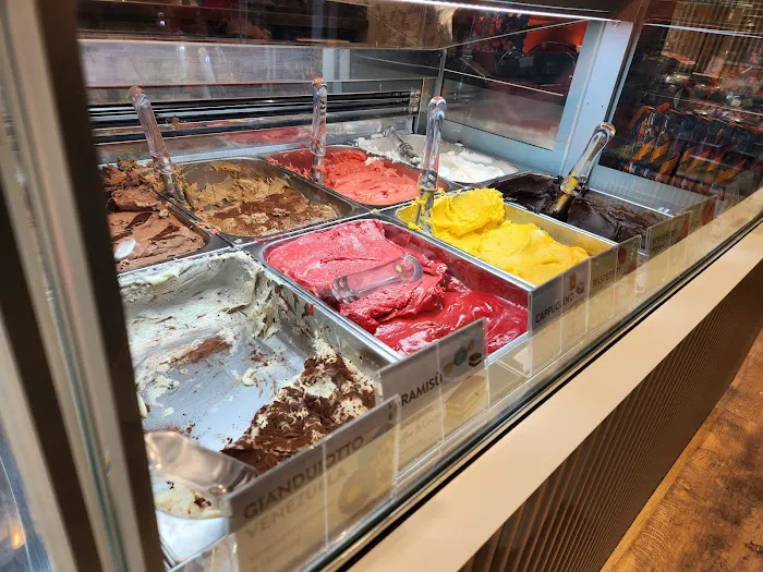 Venchi Chocolate & Gelato Tysons Corner Picture 7