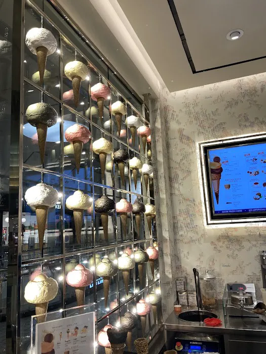 Venchi Chocolate & Gelato Tysons Corner Picture 10