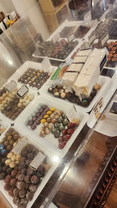 the chocolate shoppe Picture 5