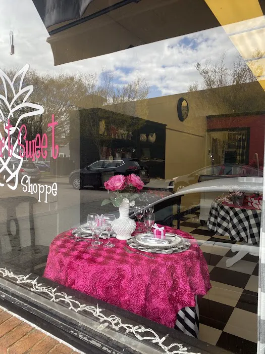 The Newport Sweet Shoppe Picture 4