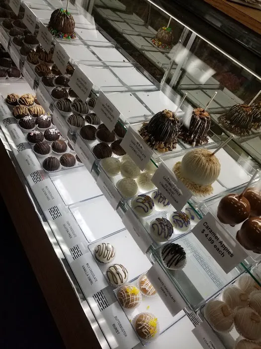 Lady Ann Candies' Candyland Market Picture 3