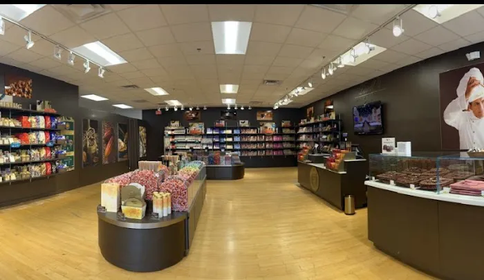 Lindt Chocolate Shop Picture 5