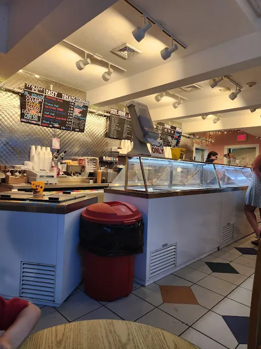 Nana's Ice Cream Parlor, And Candy Shop Picture 3