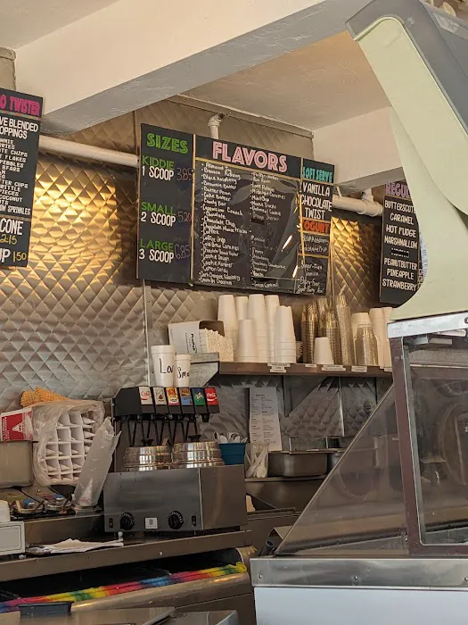 Nana's Ice Cream Parlor, And Candy Shop Picture 10