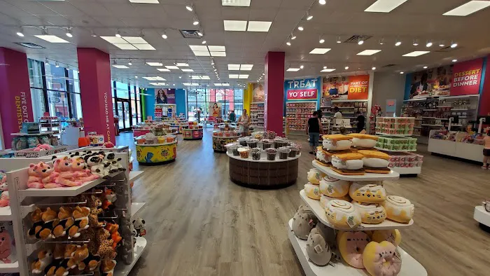 IT'SUGAR Patriot Place Picture 6