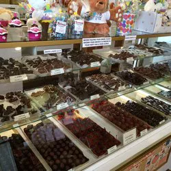 Furlong's Candies & Ice Cream Picture 3