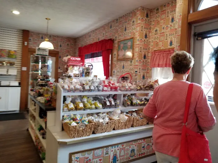Furlong's Candies & Ice Cream Picture 9