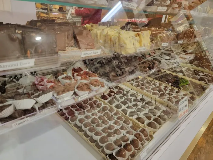 Furlong's Candies & Ice Cream Picture 8