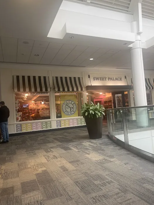 Sweet Palace Candy Shop Picture 1