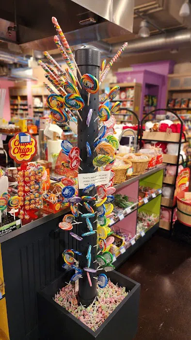 Sweet Palace Candy Shop Picture 3