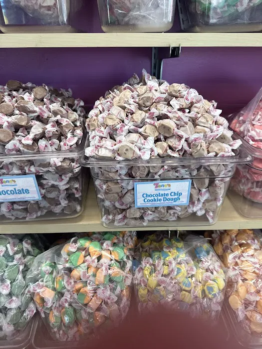 Zeno's Boardwalk Sweet Shop Picture 5