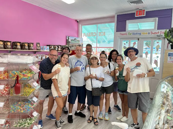Zeno's Boardwalk Sweet Shop Picture 2
