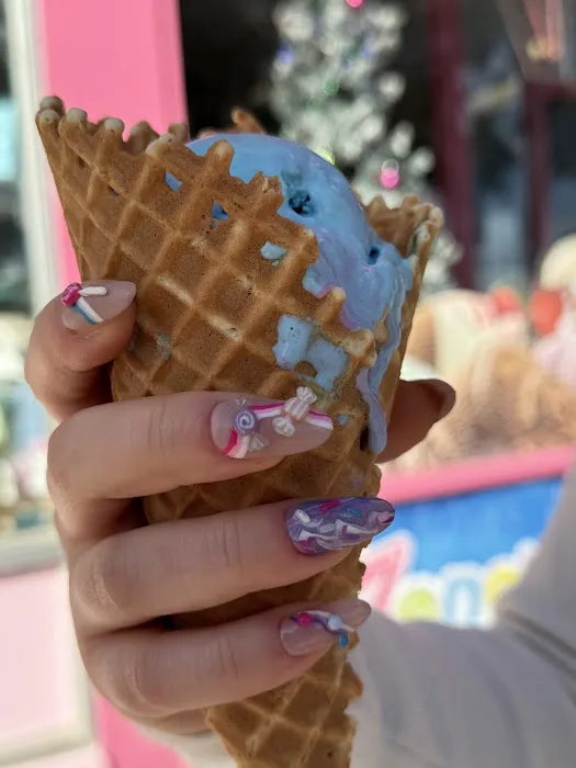 Zeno's Boardwalk Sweet Shop Picture 10