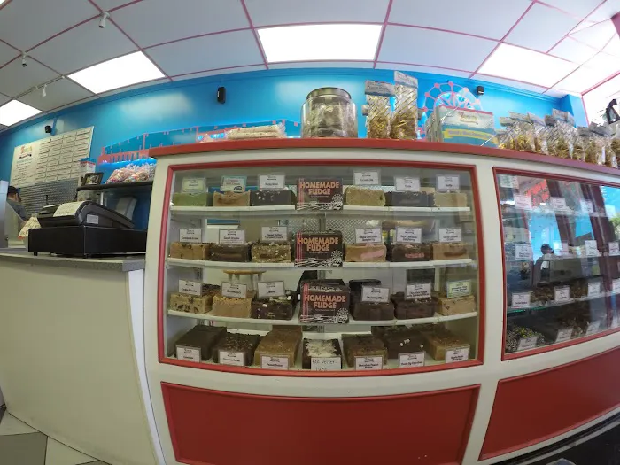 Zeno's Boardwalk Sweet Shop Picture 9