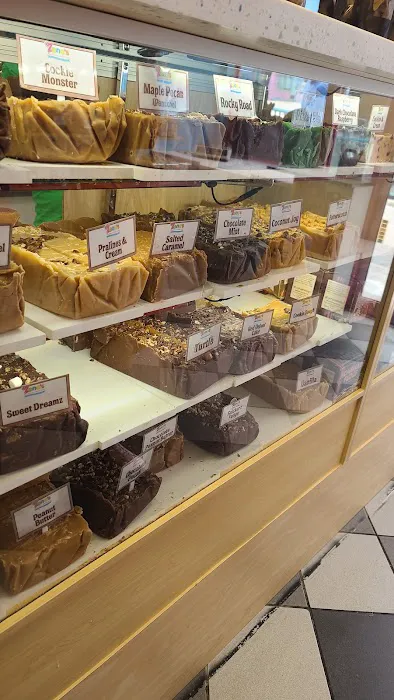 Zeno's Boardwalk Sweet Shop Picture 5