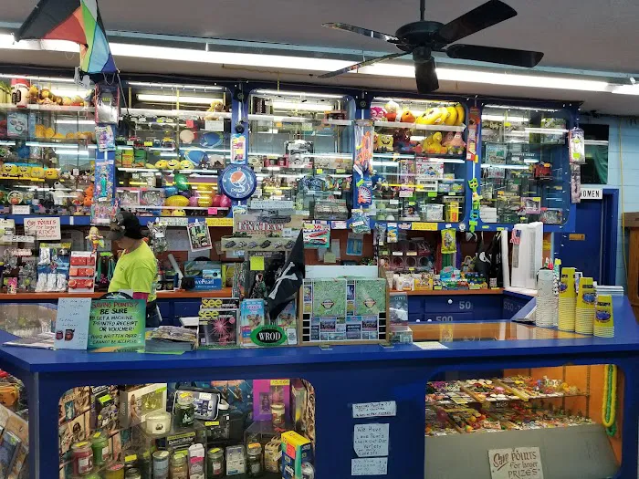 Zeno's Boardwalk Sweet Shop Picture 7