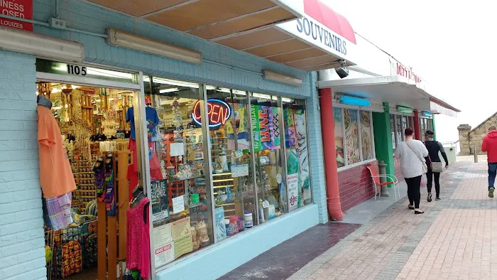 Zeno's Boardwalk Sweet Shop Picture 3
