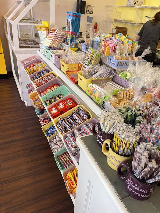 Anna Bananas Candy Picture 3