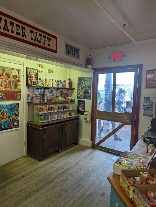 Candy Store At Schooner's Wharf Picture 2
