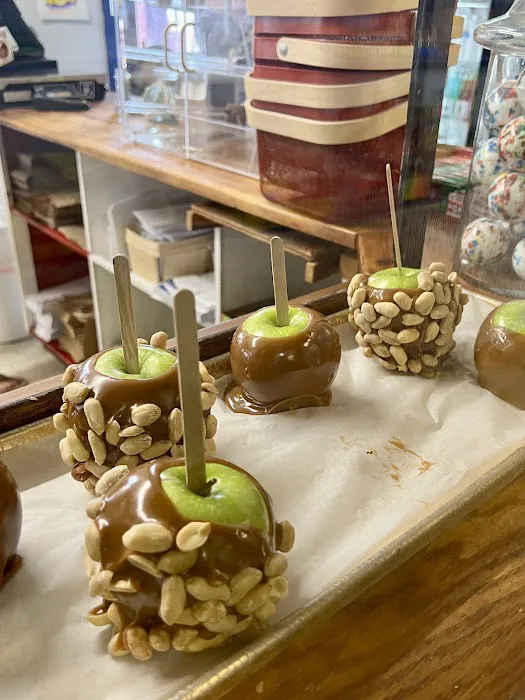 Candy Store At Schooner's Wharf Picture 1
