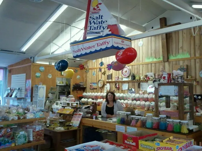The Red Berry's Candy Shop Picture 2