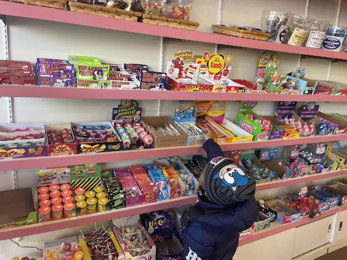Fantasy Candies Chocolate Factory& Fine Wines Picture 1
