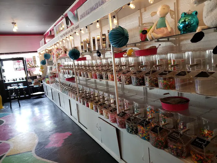 Pucker Up Candy Shoppe Picture 3