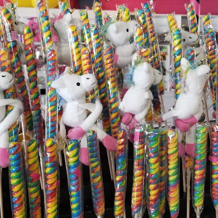 Pucker Up Candy Shoppe Picture 4