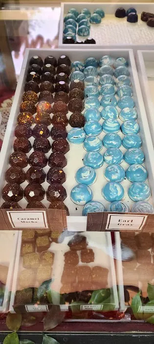 B'lynns Candies Picture 5