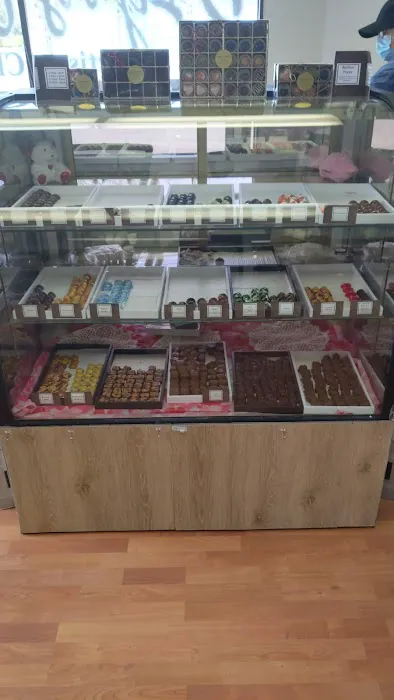 B'lynns Candies Picture 6