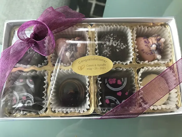 B'lynns Candies Picture 8