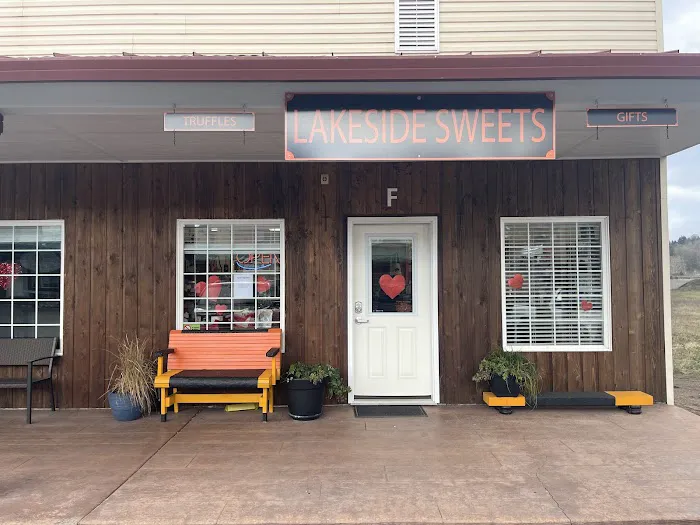 LAKESIDE SWEETS & MORE Picture 1