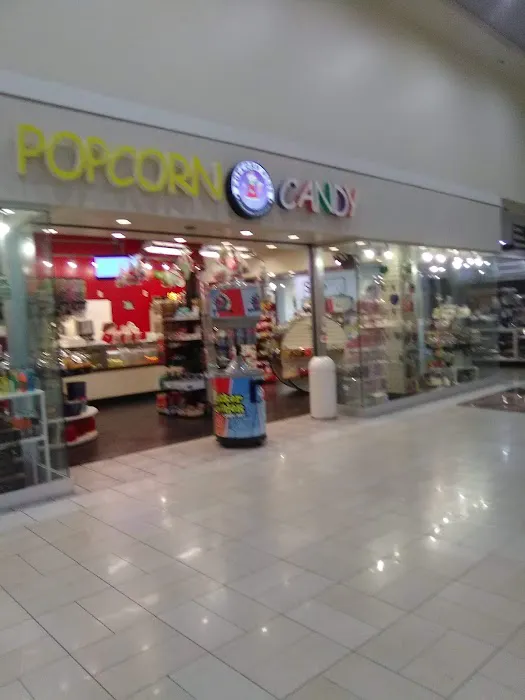 Popcorn Plus - Edgewater Mall Picture 7