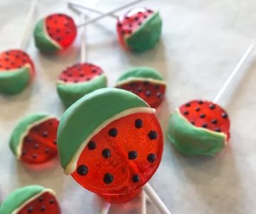 How to Make Easy DIY Lollipops at Home
