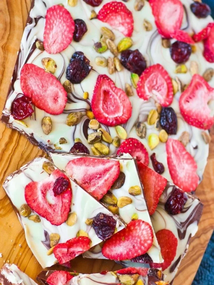 How to Make Chocolate Bark with Seasonal Toppings