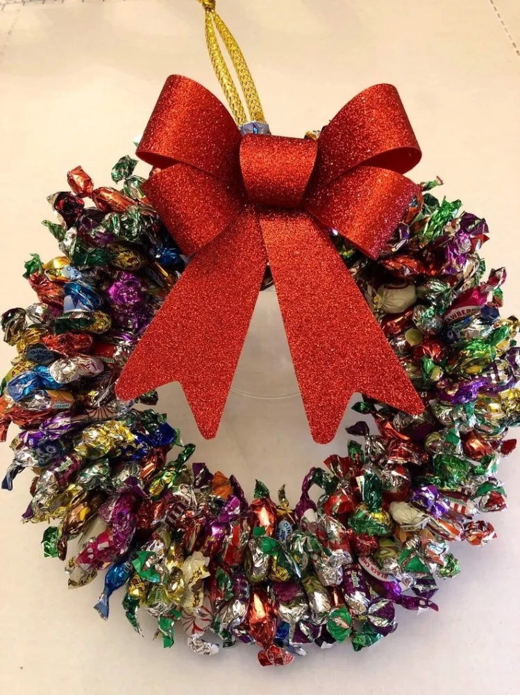 How to Make Holiday Candy Wreaths: A Step-by-Step Guide for Festive Decorations