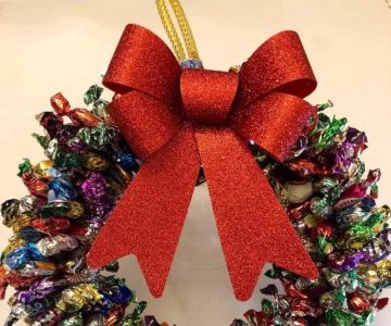 How to Make Holiday Candy Wreaths: A Step-by-Step Guide for Festive Decorations