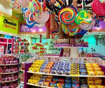How Candy Shops Are Reinventing Themselves in 2025