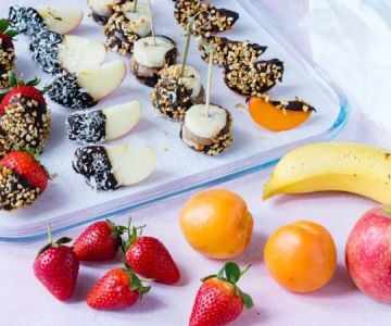 How to Make Chocolate-Covered Fruit Pops for Parties