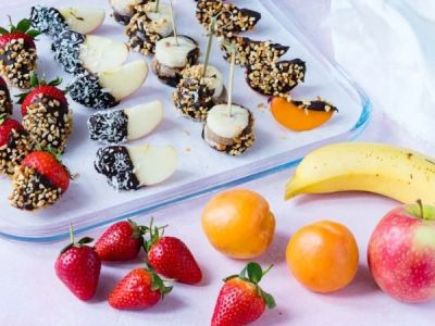 How to Make Chocolate-Covered Fruit Pops for Parties