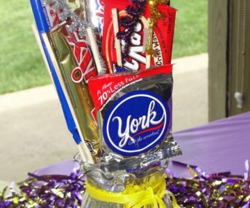 DIY Candy Bouquets for Birthday Gifts