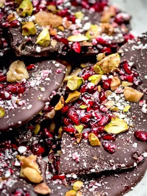 How to Make Easy Chocolate Bark for Holidays