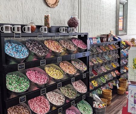 Exploring Unique Candy Shops in the Midwest
