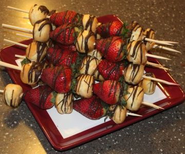 How to Make Chocolate-Covered Fruit Skewers for Parties