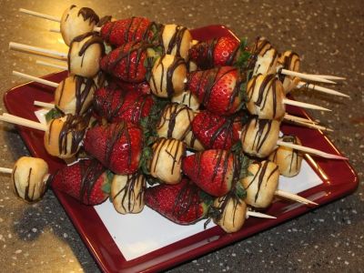 How to Make Chocolate-Covered Fruit Skewers for Parties