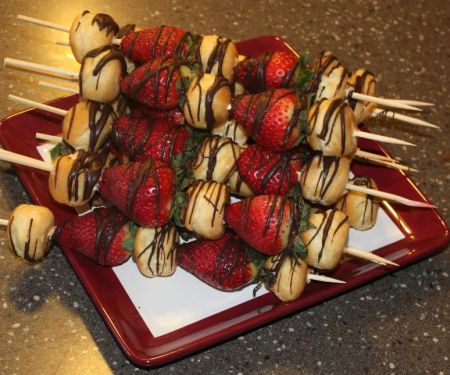 How to Make Chocolate-Covered Fruit Skewers for Parties