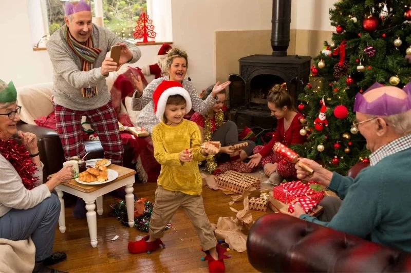 How Candy Can Bring Families Together During Holidays: Sweet Moments and Traditions
