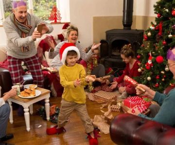 How Candy Can Bring Families Together During Holidays: Sweet Moments and Traditions