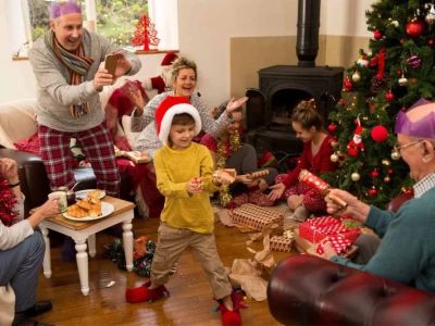 How Candy Can Bring Families Together During Holidays: Sweet Moments and Traditions